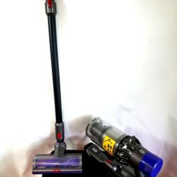 Dyson Cyclone V10 Bagless Vacuum Cleanerr- BLK Wand Head W/ Charger & Attachmnts

