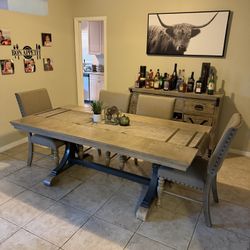 Dining room w 6 chairs