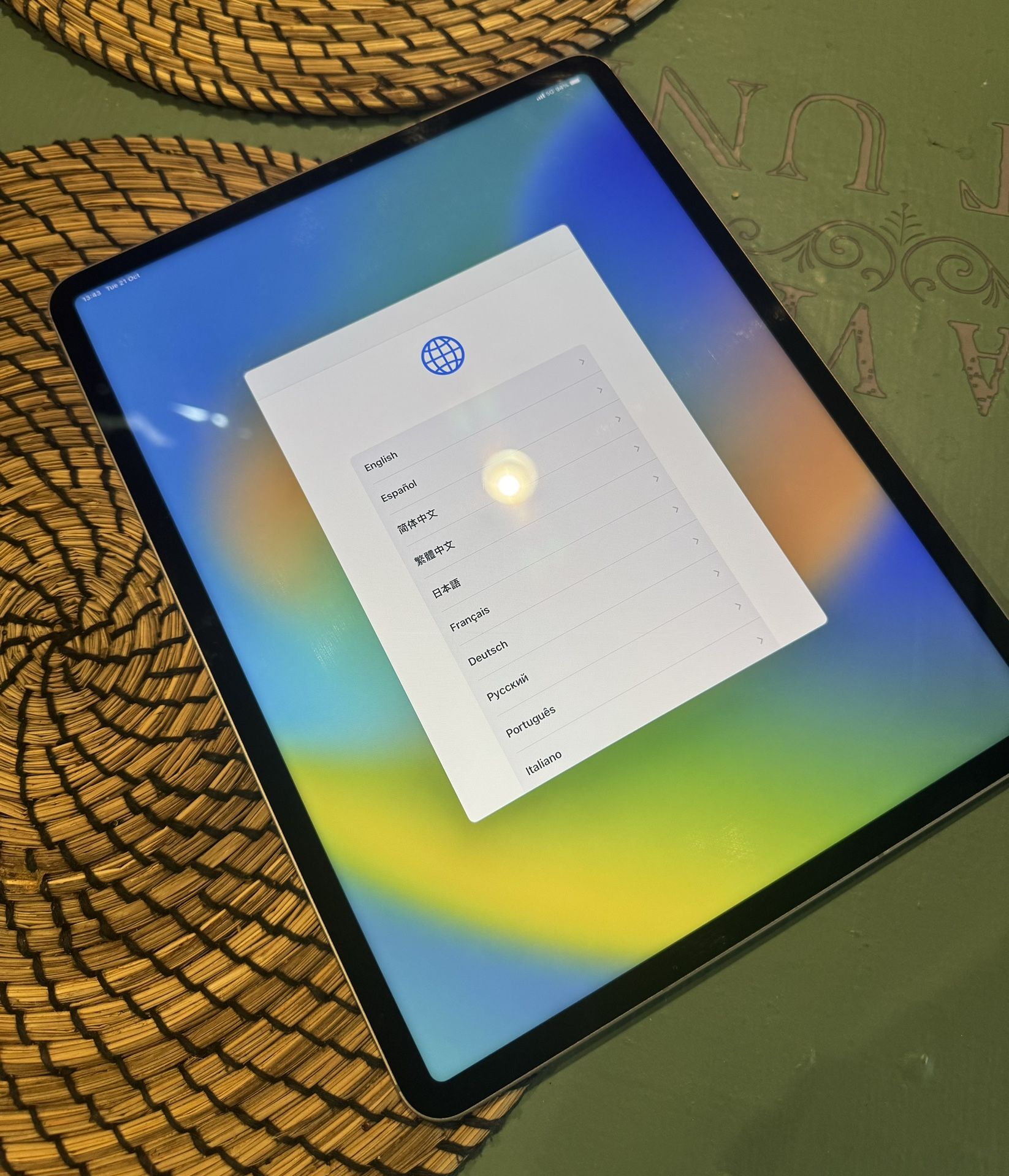 Apple iPad Pro (12.9-inch, 6th Generation) – 1TB – BRAND NEW