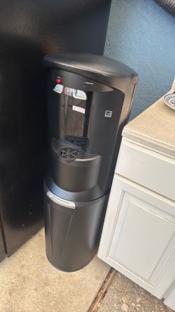 Hot and cold water dispenser