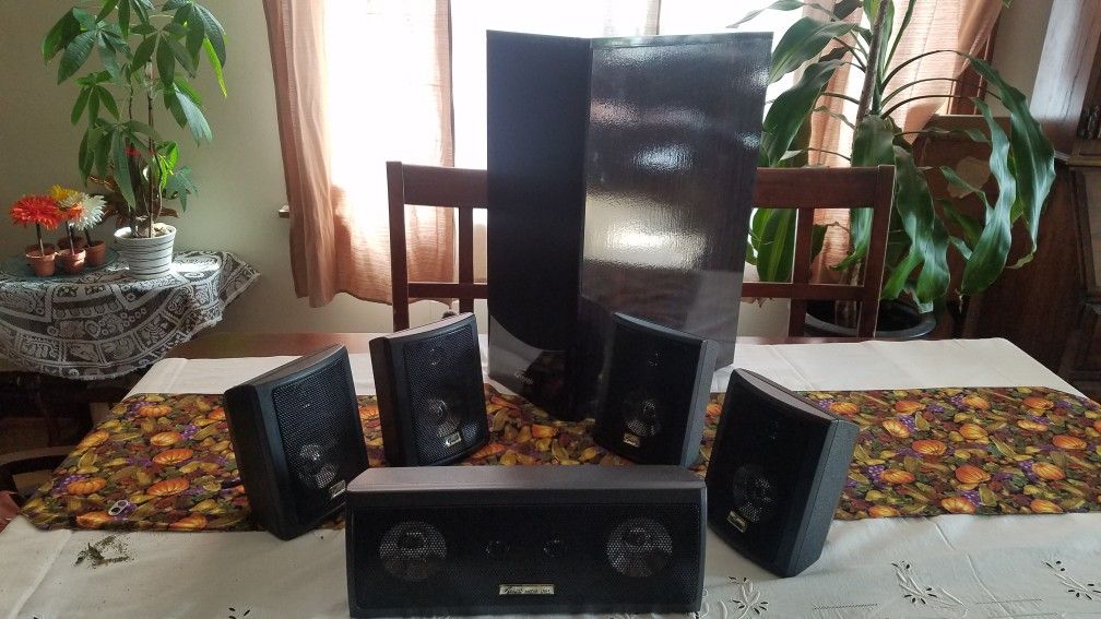 GENESIS MEDIA LABS SPEAKERS AND SUBWOOFER