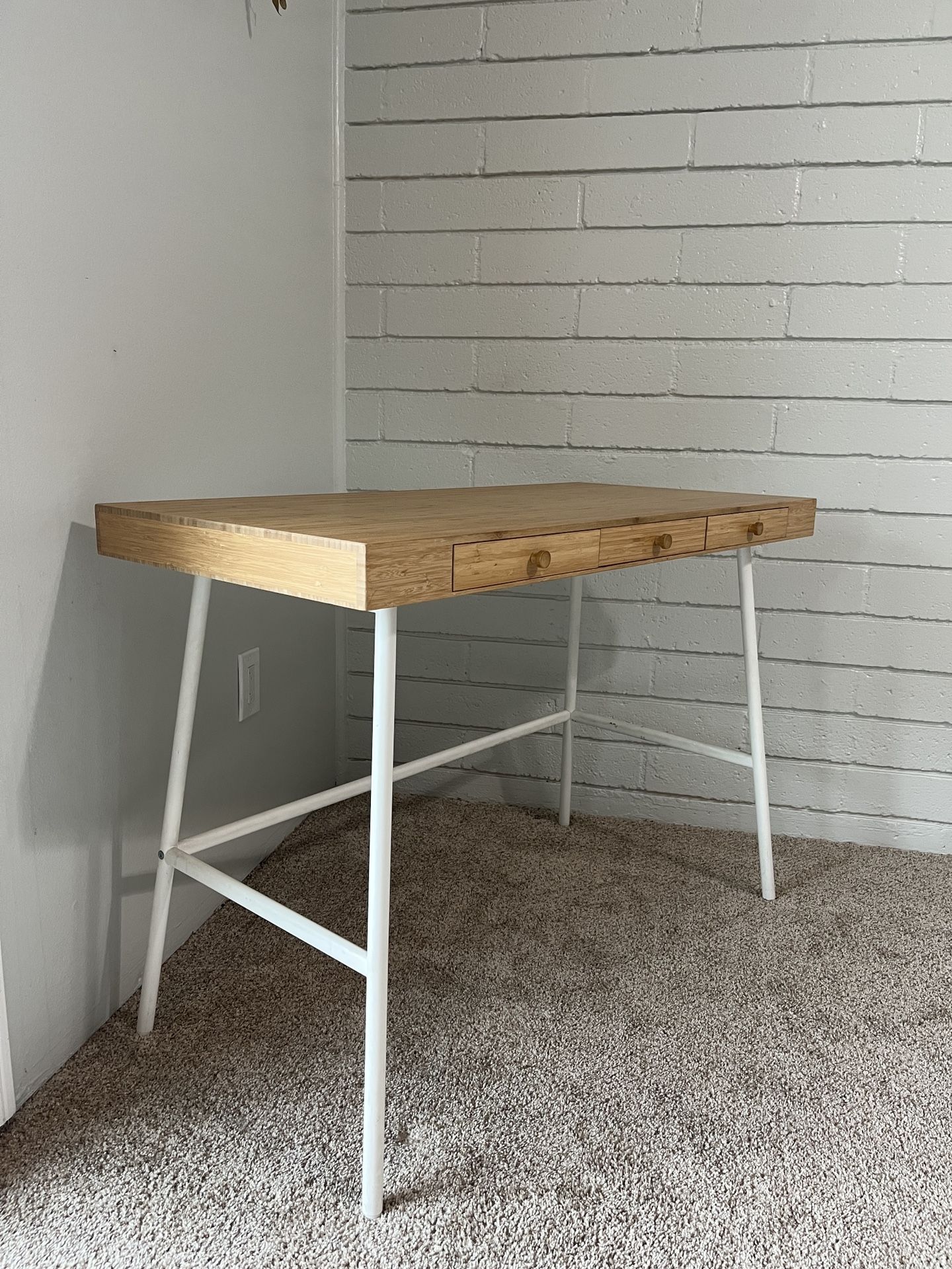 Ikea Lissasen desk