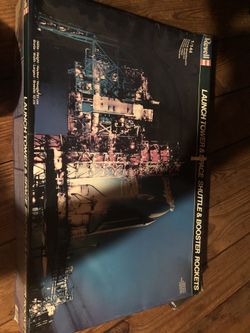 Revell launch tower and space shuttle vintage model #4911