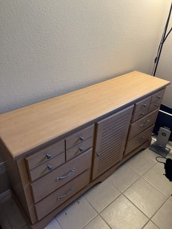 Beautiful, Excellent Condition Dresser! OBO