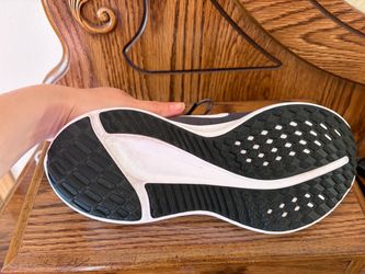Women’s Nike size 10