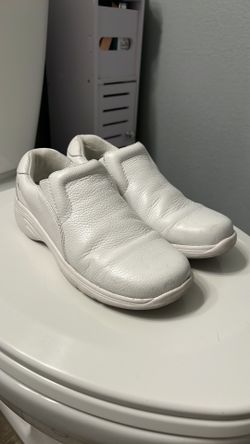 Nurse Mates White Women's Sneakers