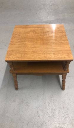 24x24x22 coffee table like new very good condition