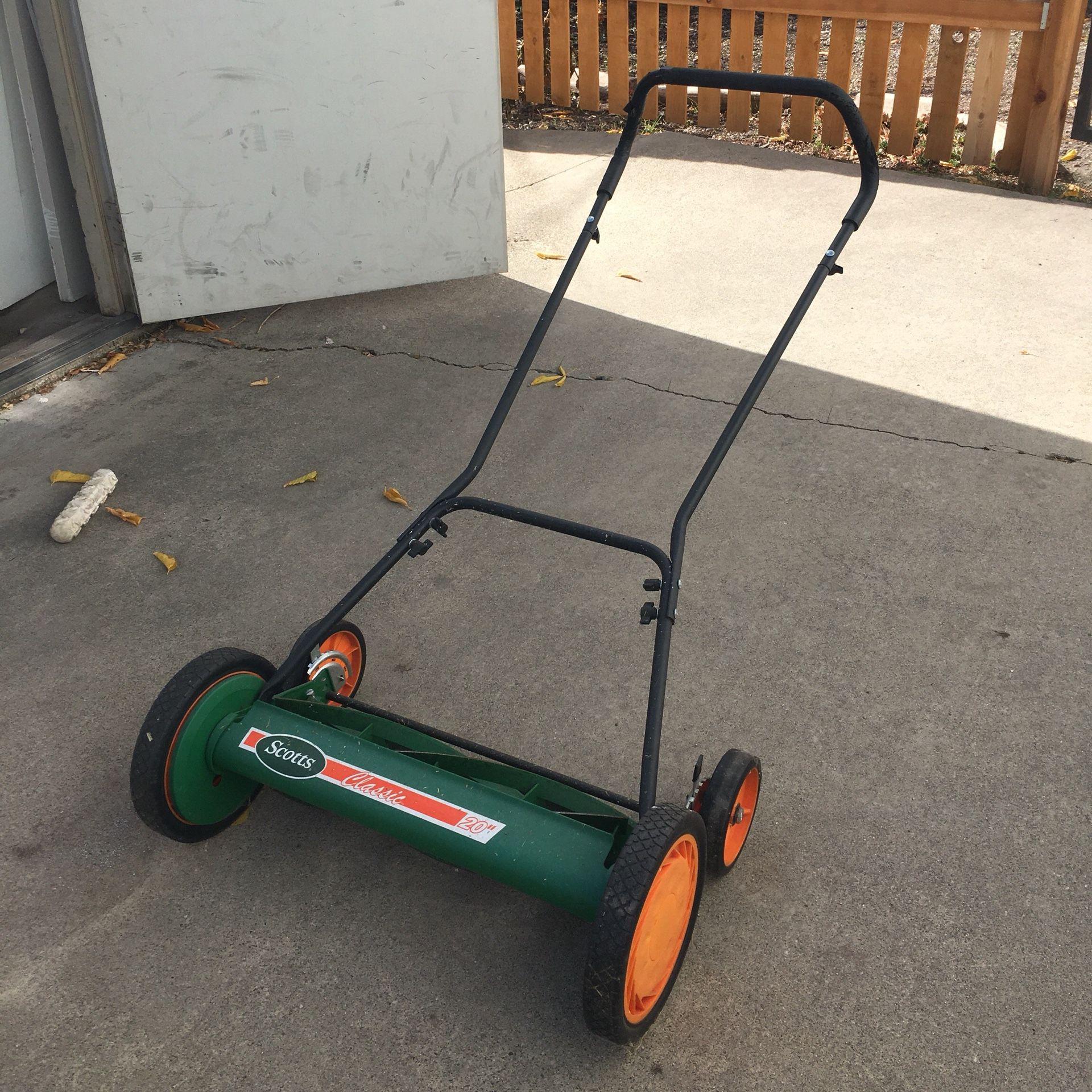 Scott’s 20” lawn mower