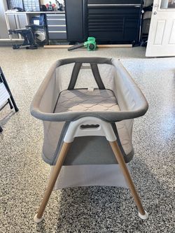 Newton Baby Bassinet with Storage Shelf
