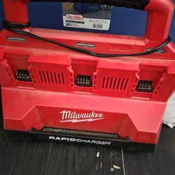 Milwaukee 6 Port Rapid Charger 