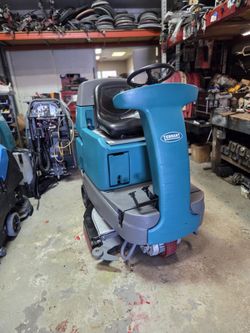 Tennant floor scrubber T7