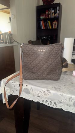 Authentic Michael Kors Jet Set crossbody purse