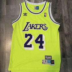 Kobe Bryant Adidas Lakers Jersey Size Small 