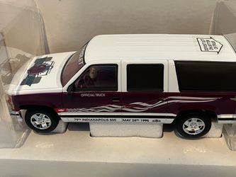 1995 Indy 500 1:25 Scale Suburban Die-Cast Metal Bank Replica New In Box