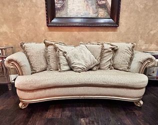 Luxury Soft Down Cushion Sofa With 7 Pillows