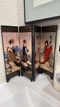 Mini antique Chinese divider decor