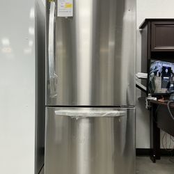 LG 33 inch 26 cu. ft. Bottom Freezer Refrigerator w/Multi-Air Flow, Smart Cooling