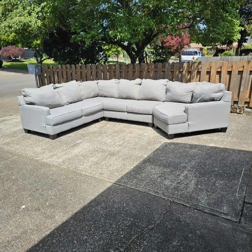 Ashley's 4pc Sectional Couch