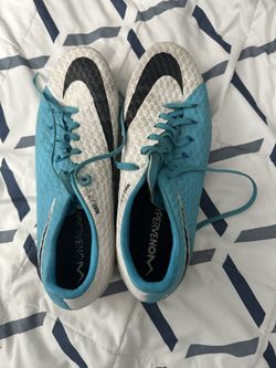 Men’s Soccer Cleats Size 11