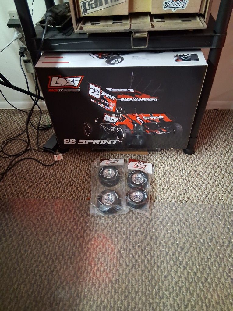 Nib Losi 22s, Soft Tires Aswell.