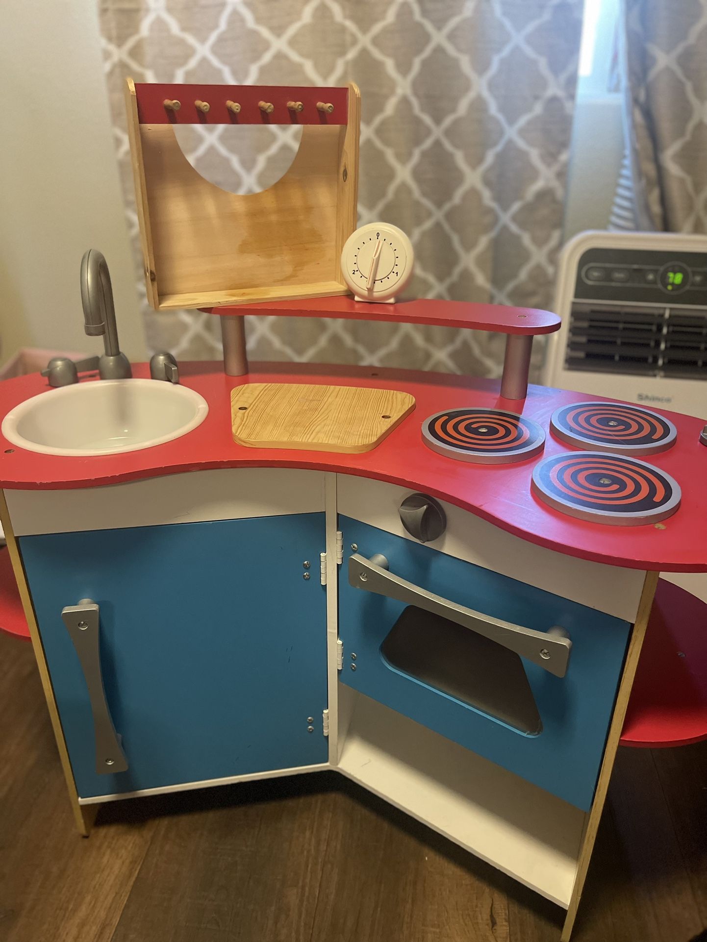 Melissa & Doug Cooks Corner Kitchen