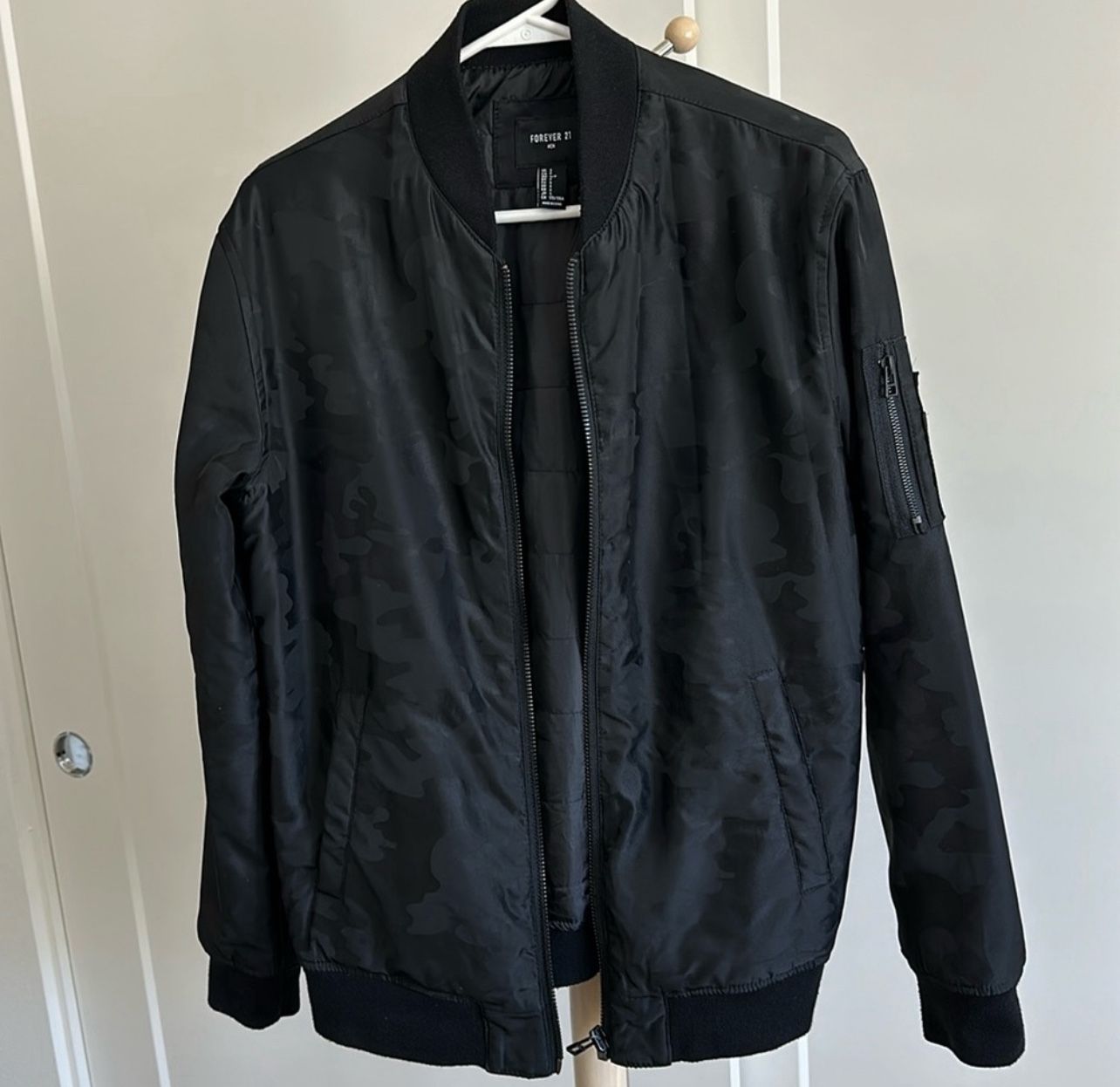 FOREVER 21 BOMBER JACKET 