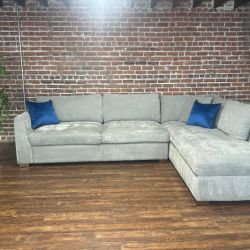 Delivery Available Thomasville gray sectional sofa couch retails 2000