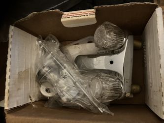 Delta Bathroom Closet And Hardware For Hanging Items New