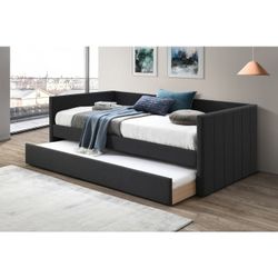Warehouse Clearance Sale! Brand New Twin Size Daybed With Trundle **No Mattresses**