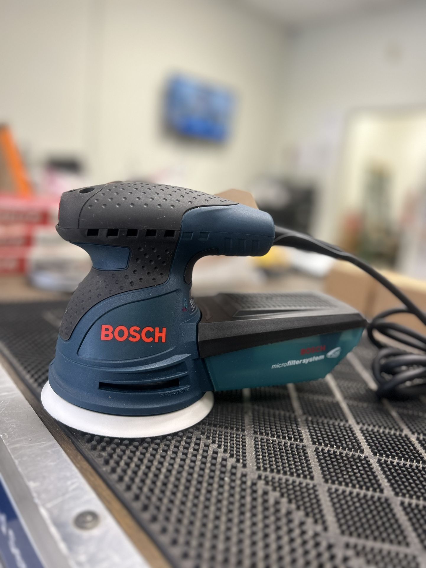 Bosch ROS10: 2.5 Amp 5 in Corded Single Speed Palm Random Orbital Sander/Polisher