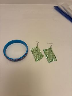Dangle mesh ear rings and bangle