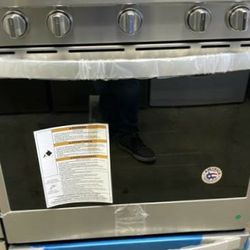 Gas & Electric Ranges Whirlpool & Samsung up to 50% Off MSRP