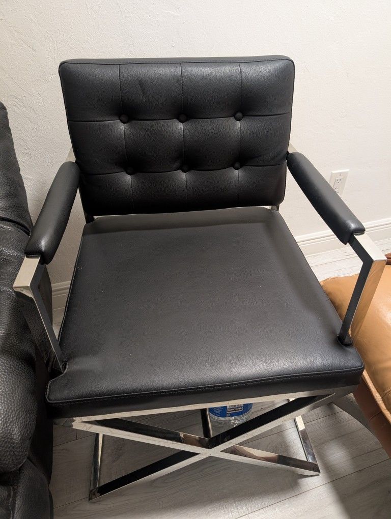 black chair Price by arrangement