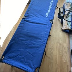 Quick Set Up Easy lock Cot Bed Blue With Bag 