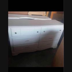 🌹BEAUTIFUL WHITE COLOR DRESSERS  $199 EACH❤️