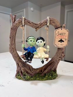 Horror Monsters Frankenstein & Bride of Frankenstein Ceramic Heart Swing Figure NEW