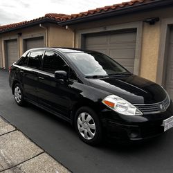 2009 Nissan versa