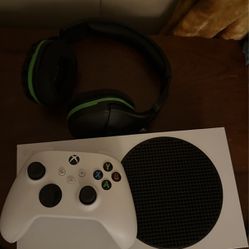 Xbox Series S/ With Turtle beach Included