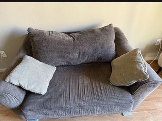 Love Seat Chair Couch No smoking no Pets Gently Used