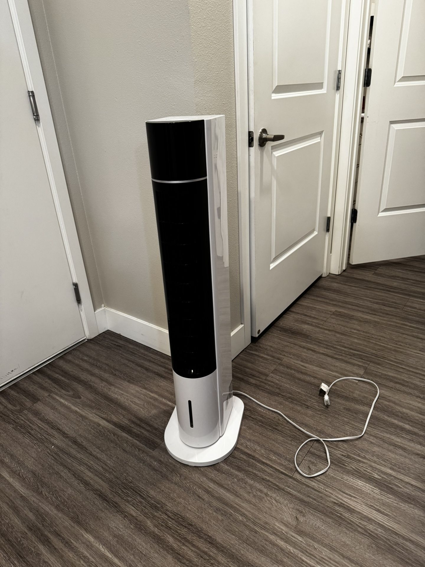 Evaporative Air Conditioner Oscilliating Tower Fan
