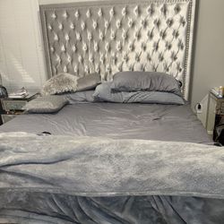 🖤 King Size Bed Frame w/ Built-In Speakers – Luxury Style 🖤