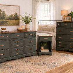 Green Vintage Dresser Set 