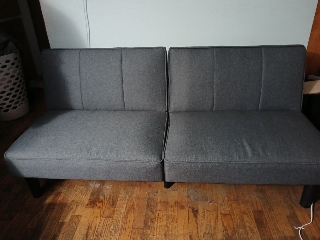 NICE FUTON COUCH BED