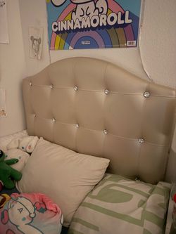 Girls twin bed