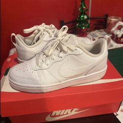 Size 5Y in men’s seven in women’s still like new