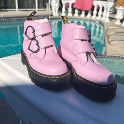Dr. Marten Devon Heart Leather Platform Boots