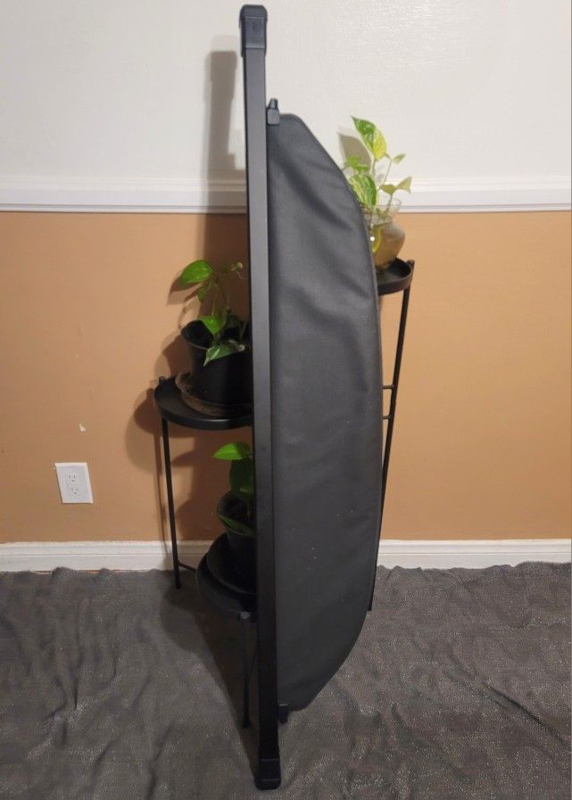 Black Retractable Cargo Cover For 2005 BMW 5X Model SUV.
