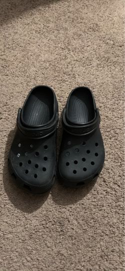Black crocs size 8