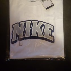 NIKE SPORTSWEAR T-SHIRT 