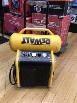 Dewalt 4.5Gal 225PSI Heavy Duty Compressor